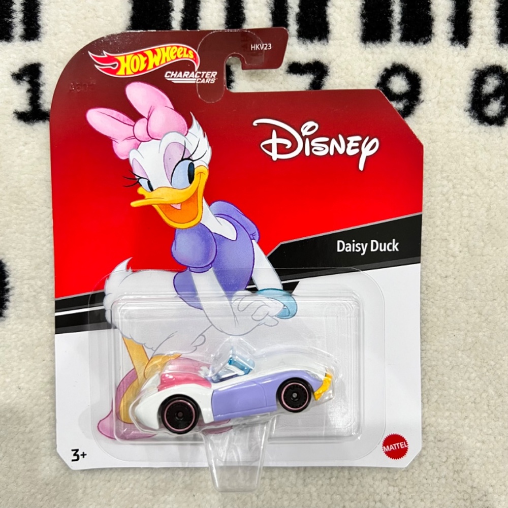 HotWheels X Disney Set of 2 Donald Duck & Daisy Duck Toy Cars - Picture 9 of 9